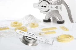 GEFU Set: Fleischwolf TRICA Gr. 7/8 + Spritzgebäckvorsatz -GEFU Verkaufsgeschäft 00018 fleischwolf trica mit spritzgebaeckvorsatz 02