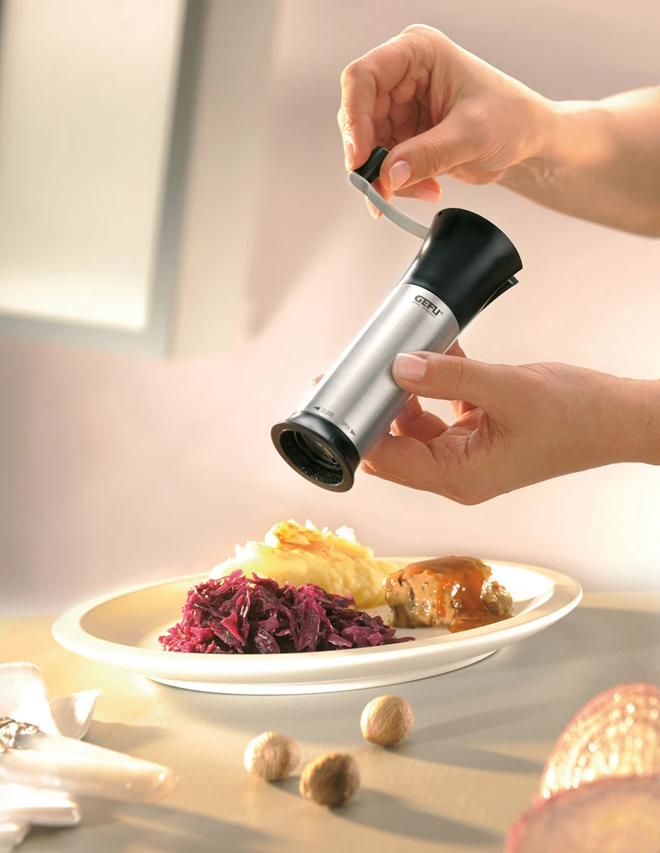 GEFU Set: Muskatmühle MOSCATA + SPICEBAR XS-Muskatnüsse, Bio Inhalt 8 G + SPICEBAR XS-Tonkabohnen, Bio Inhalt 7 G 4 GEFU Set: Muskatmühle MOSCATA + SPICEBAR XS-Muskatnüsse, Bio Inhalt 8 G + SPICEBAR XS-Tonkabohnen, Bio Inhalt 7 G – Bild 2