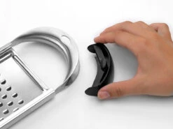 GEFU Spätzlehobel Edelstahl TRADIZIONE, Lange Spätzle -GEFU Verkaufsgeschäft 10980 GEFU Spaetzlehobel TRADIZIONE 03