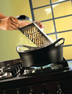 GEFU Spätzlehobel Edelstahl TRADIZIONE, Lange Spätzle -GEFU Verkaufsgeschäft 10980 GEFU Spaetzlehobel TRADIZIONE 05