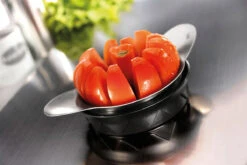 GEFU Tomaten-/Apfelteiler POMO 18 GEFU Tomaten-/Apfelteiler POMO -GEFU Verkaufsgeschäft 13590 GEFU Tomaten und Apfelteiler POMO 08