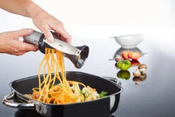 Spiralschneider SPIRELLI® 2.0 80 Jahre GEFU 10 Spiralschneider SPIRELLI® 2.0 80 Jahre GEFU -GEFU Verkaufsgeschäft 89561 gefu spiralschneider spirelli 20 03